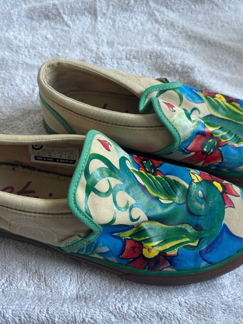 Rare Etnies Floral Bird Tattoo Print Slip-On Shoes Women’s Sz 6.5 Vans Style